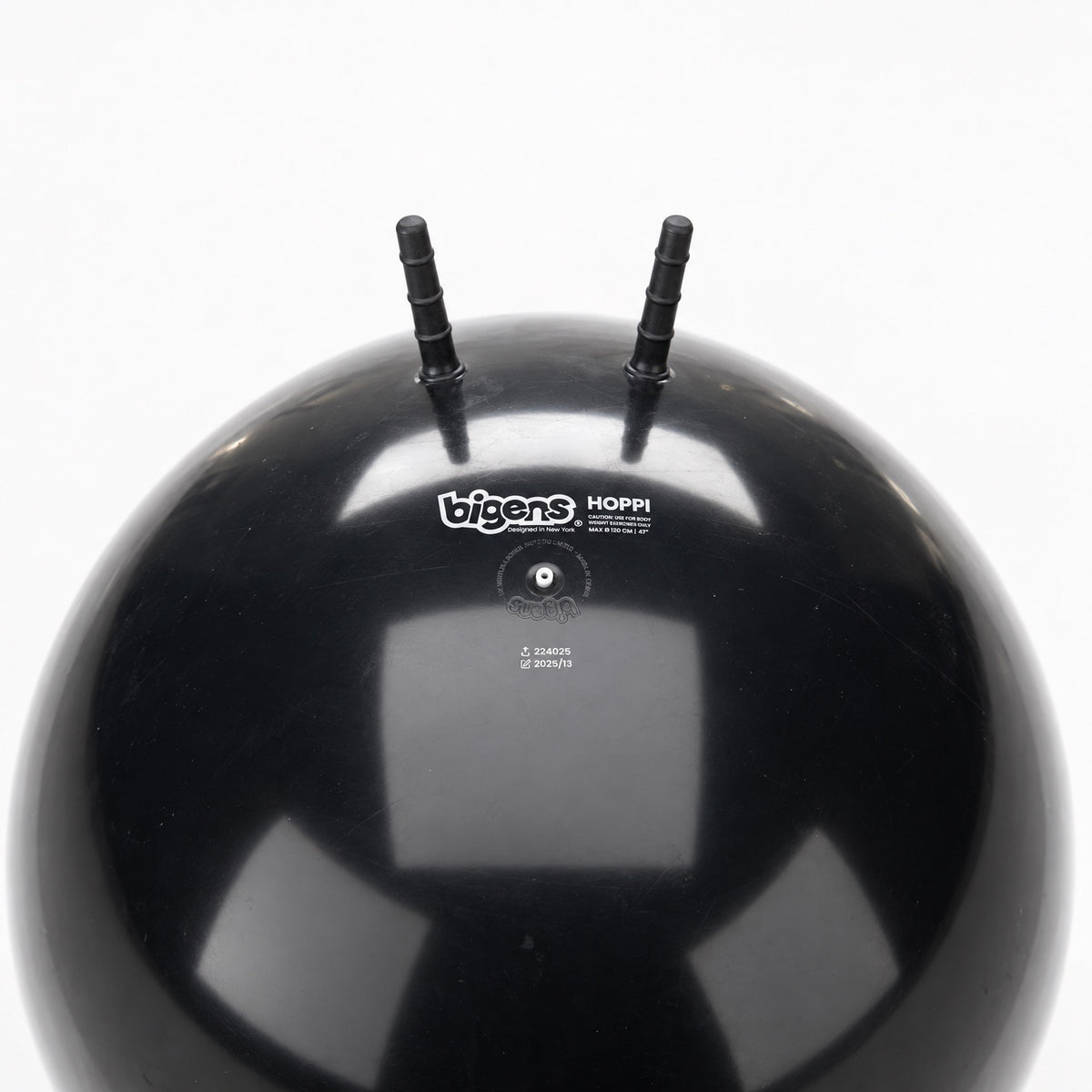 The Hoppi Ball, 80 cm (31 in), black, logo and valve close-up