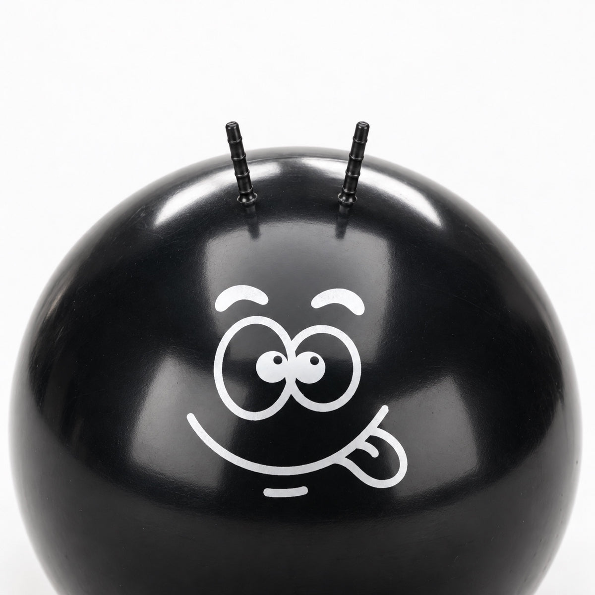The Hoppi Ball, 80 cm (31 in), black, face close-up