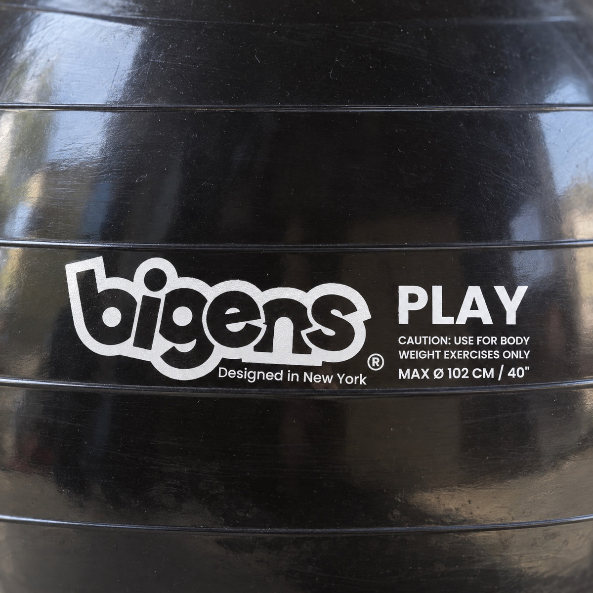 The Play Ball, 40 in (102 cm), black, logo close-up