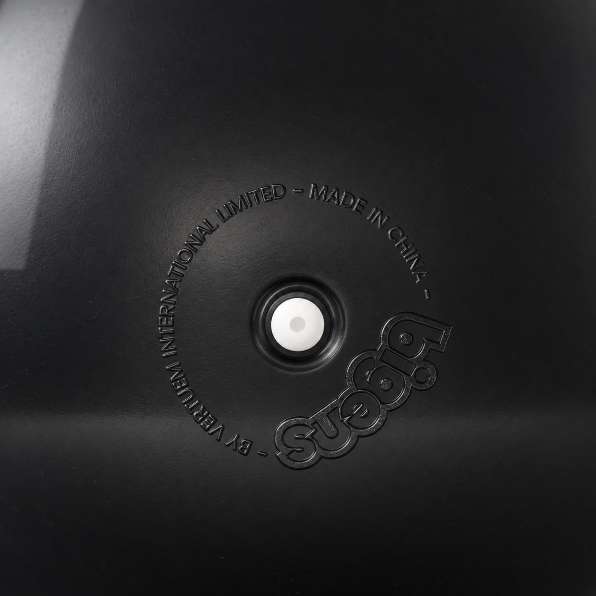 The Play Ball, 40 in (102 cm), black, valve close-up